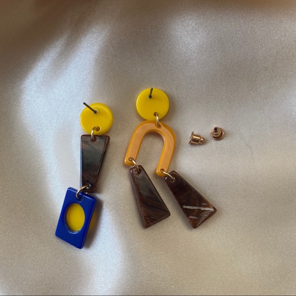 💕LAST ONE Colors Acrylic Geometric Earring - Picture 6 of 6